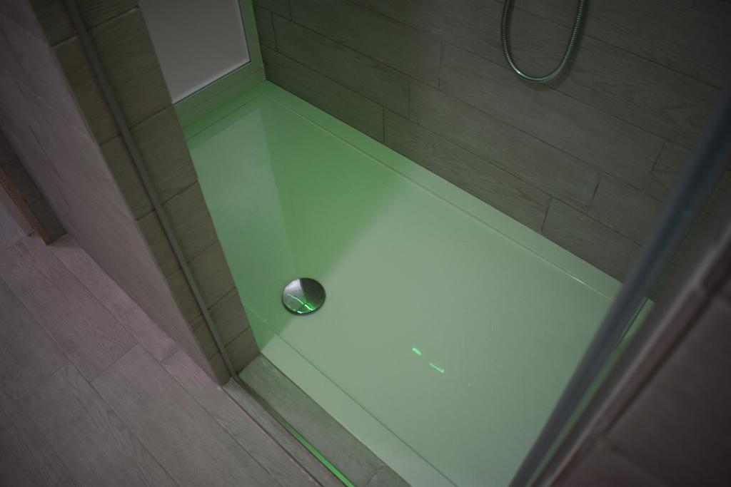 Shower Shows Marsala Værelse billede